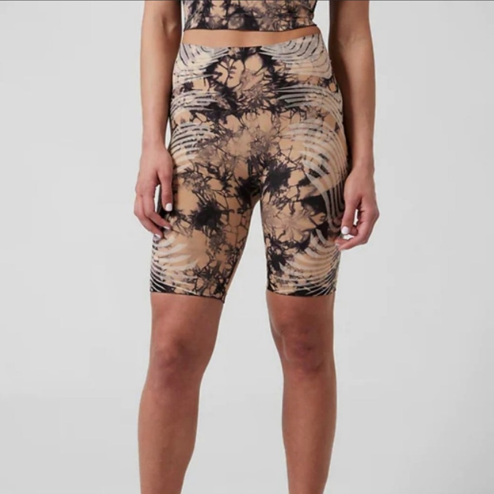 NWT Athleta Motivate seamless short